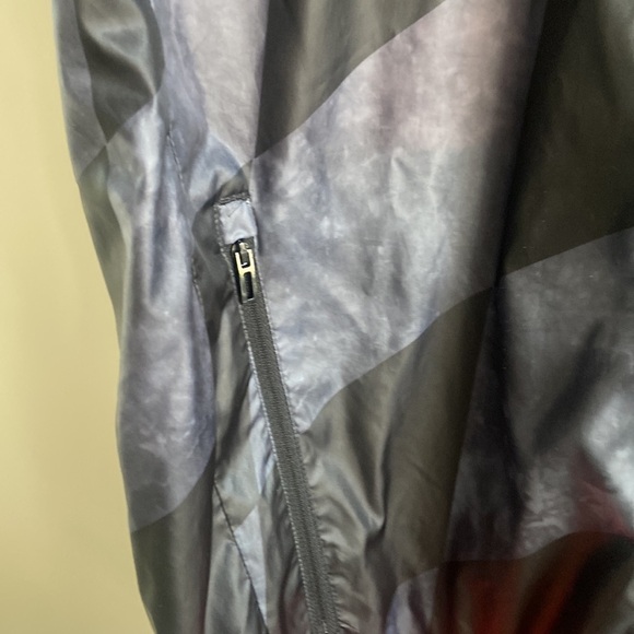 Adidas Bayern Munich Windbreaker - Picture 9 of 15